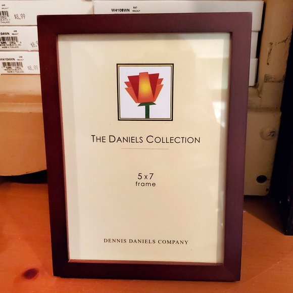 Dennis Daniels  5"x7" Walnut (Brown) W41 Classic Wood Photo Frame #W4105WN  New - Picture 2 of 3